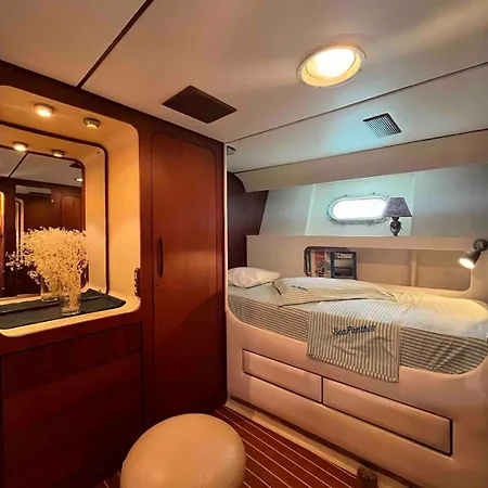 Botel Admiral 18s Sea Panther Yacht,malta Ta Xbiex