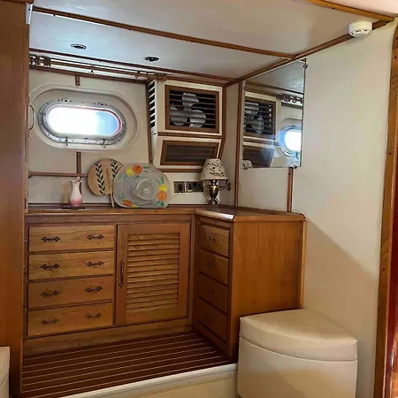 Admiral 18s Sea Panther Yacht,malta Botel *